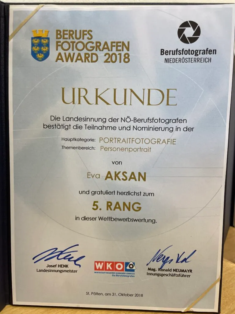 Urkunde Berufsfotografen Award 2018 für Eva Aksan, 5. Rang im Themenbereich Personenportrait