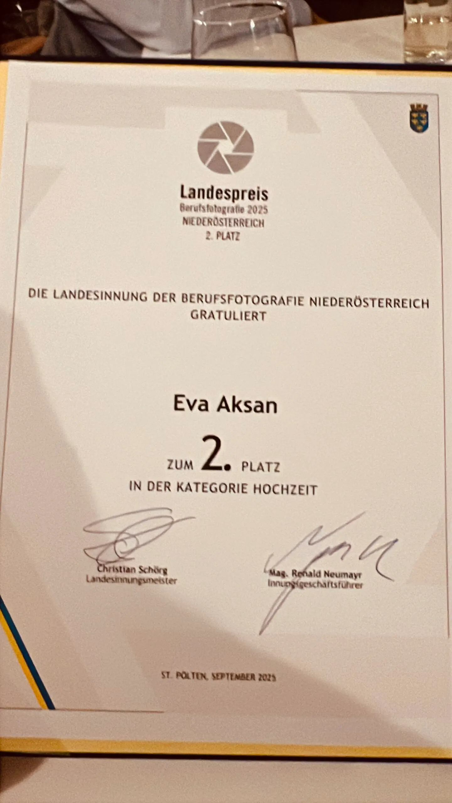 Urkunde Landespreis Berufsfotografie 2025 Niederösterreich, 2. Platz für Eva Aksan in der Kategorie Hochzeit