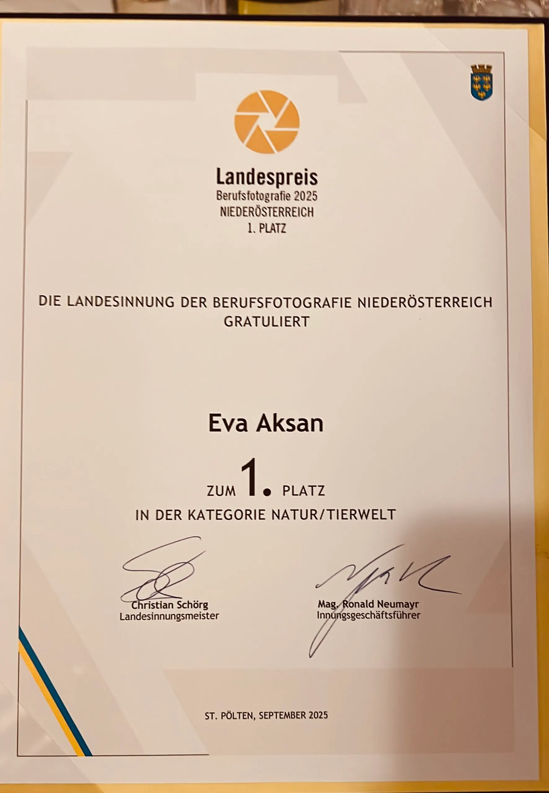 Urkunde Landespreis Berufsfotografie 2025 Niederösterreich, 1. Platz für Eva Aksan in der Kategorie Natur/Tierwelt